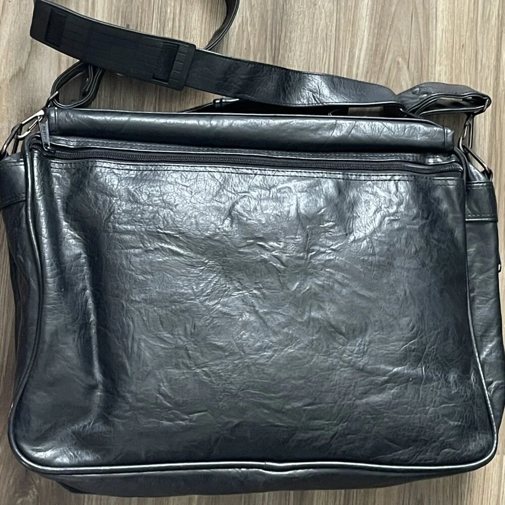 JUILLIARD computer bag Black leather vinyl R-Tech Laptop Case crossbody bag